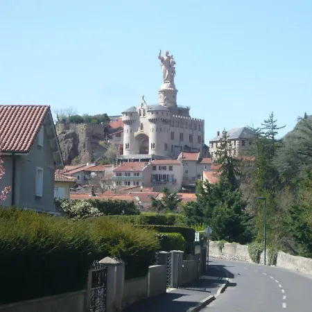 Le Petit St Clair *