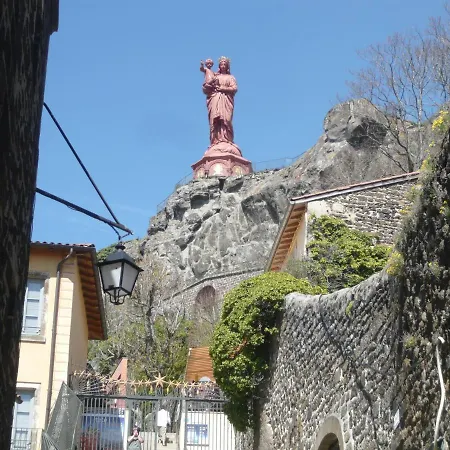 Le Petit St Clair Apartment *